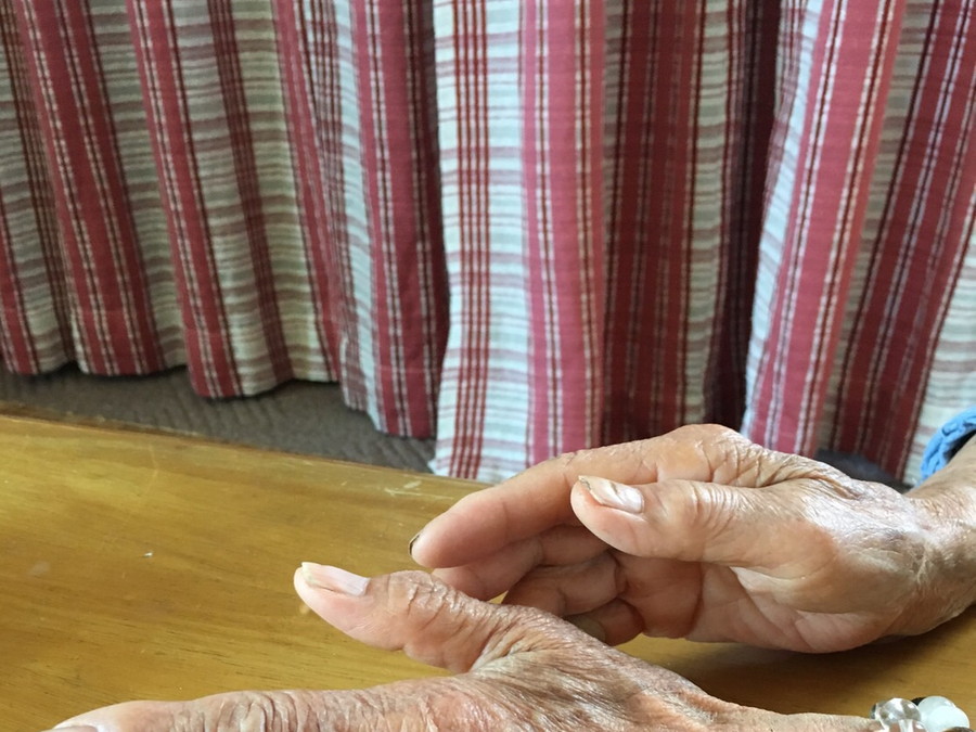 おばあちゃんの手
